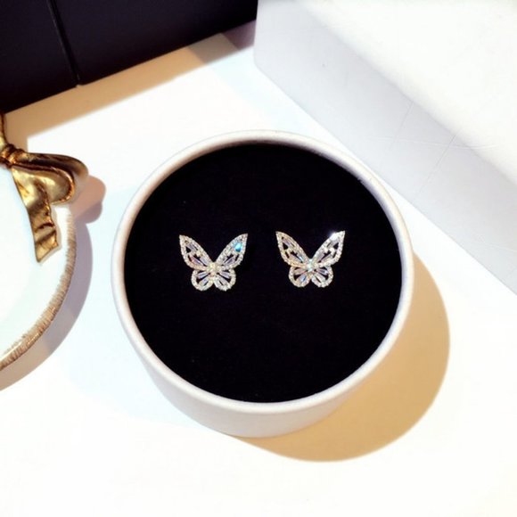 NEW 18K White Gold Diamond Butterfly Stud Earrings - Picture 2 of 5